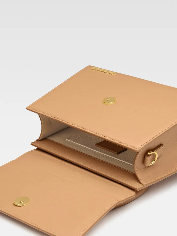 JACQUEMUS Chiquitos Large Signature Handbag Camel 8211 Women