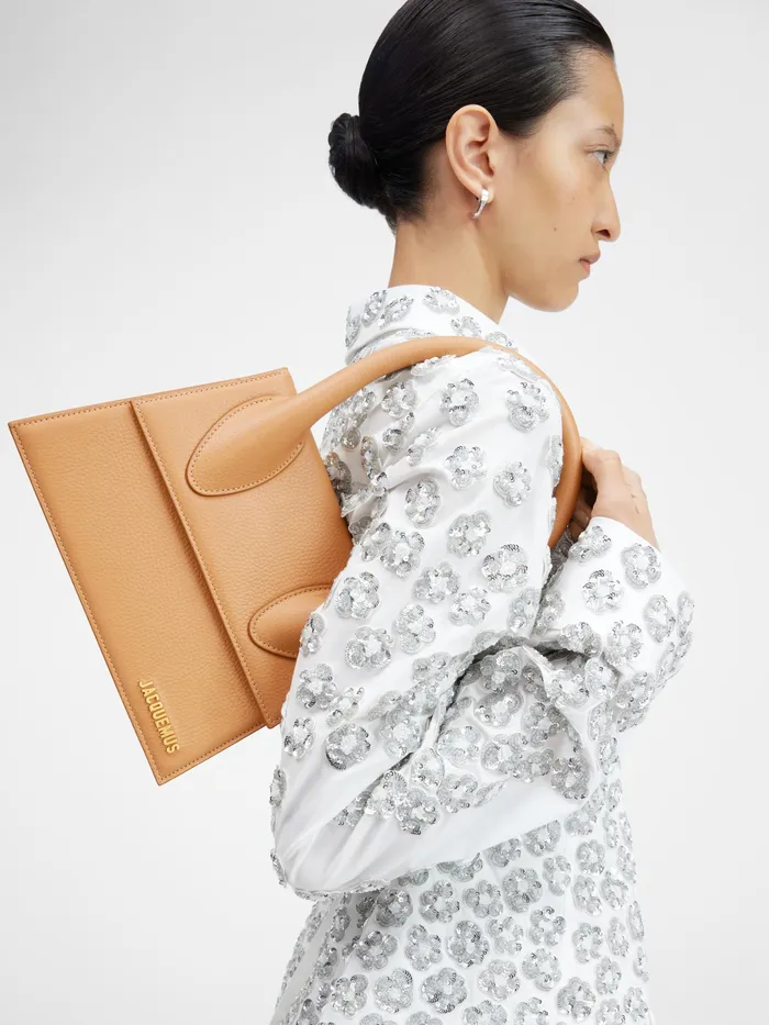 JACQUEMUS Chiquitos Large Signature Handbag Camel 8211 Women