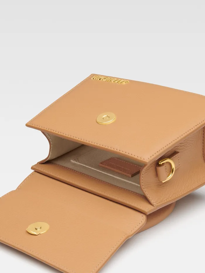 JACQUEMUS Chiquitos Signature Handbag Camel 8211 Women