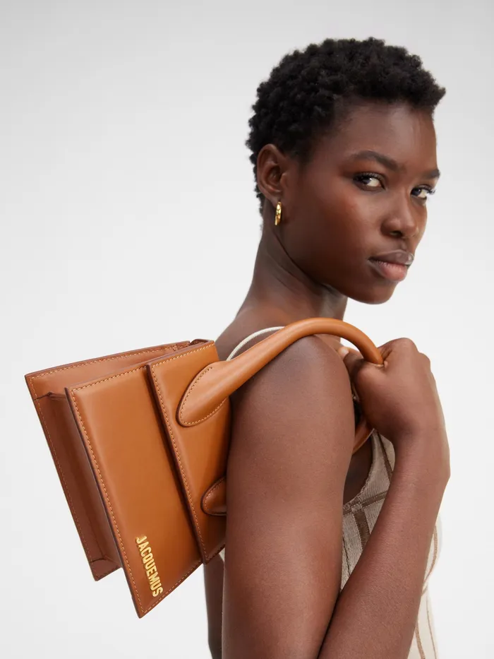 JACQUEMUS Chiquitos Signature Handbag Light Brown 8211 Women