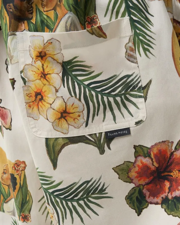 Resort Short Parrot Print White Men Filling Pieces Pants and Shorts