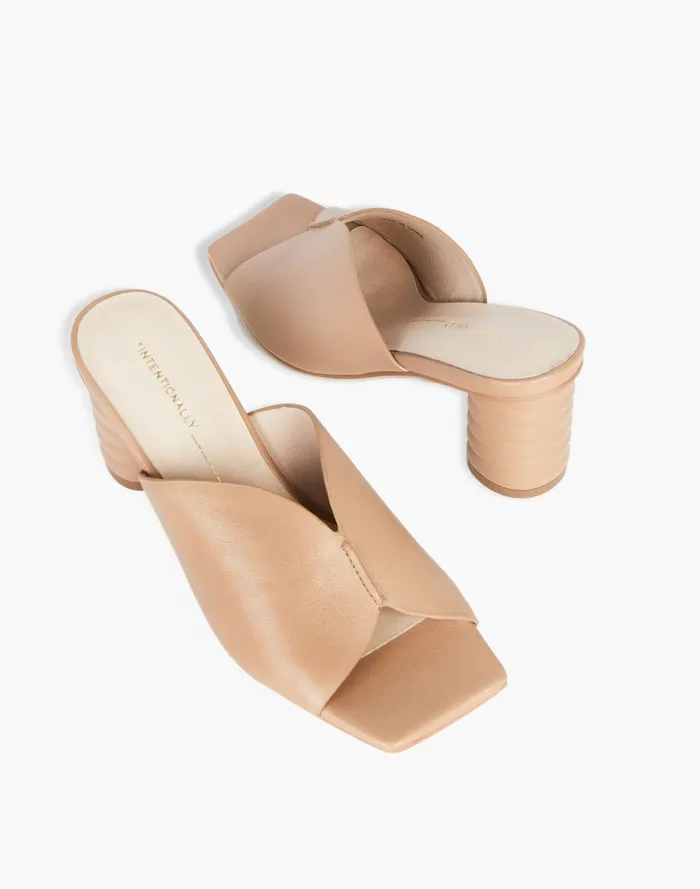 Women Sandals Madewell Intentionally Blank Leather Kamika Mules In Clay