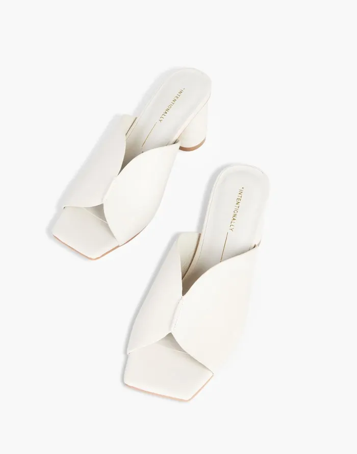 Women Sandals Madewell Intentionally Blank Leather Kamika Mules In Cream