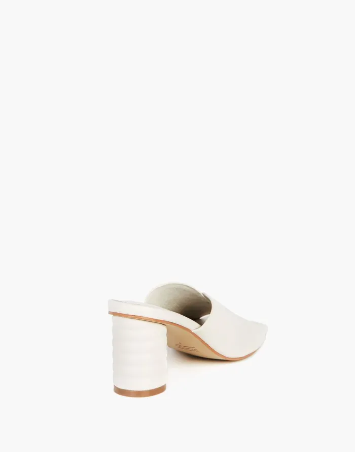 Women Sandals Madewell Intentionally Blank Leather Kamika Mules In Cream
