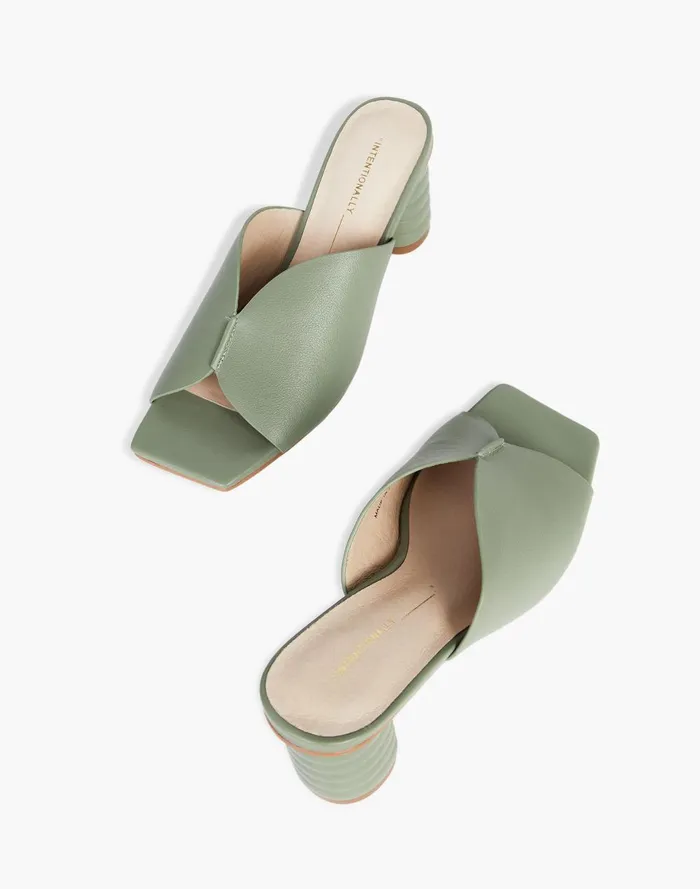 Women Sandals Madewell Intentionally Blank Leather Kamika Mules In Sage