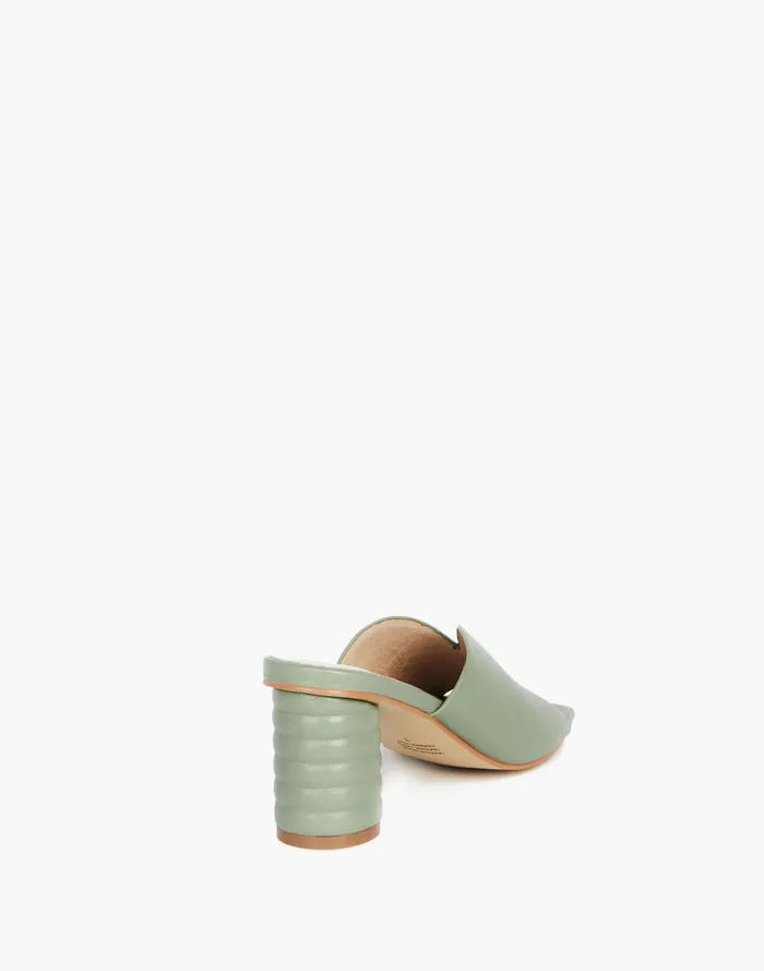 Women Sandals Madewell Intentionally Blank Leather Kamika Mules In Sage